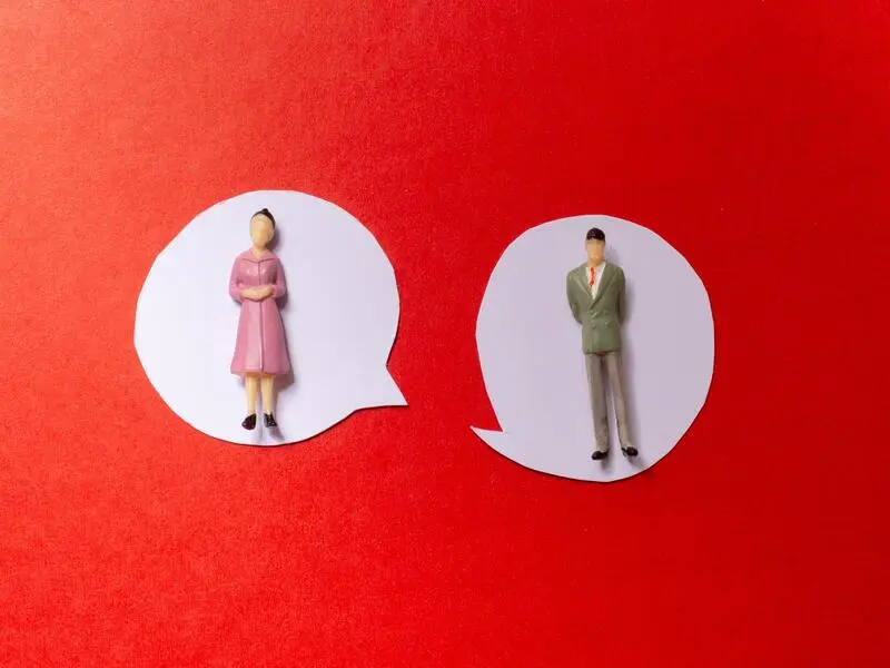 Bubble chat room interface for vibrant conversations